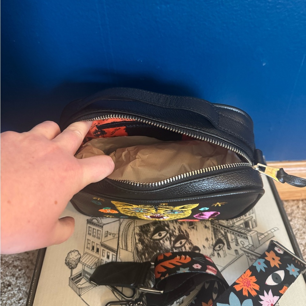 Min & Mon Black Embroidered Tiger Crossbody Bag - Picture 5 of 7